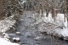 Wasserlauf im Winter